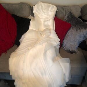 Pre-owned Vera wang beautiful wedding dress size 10